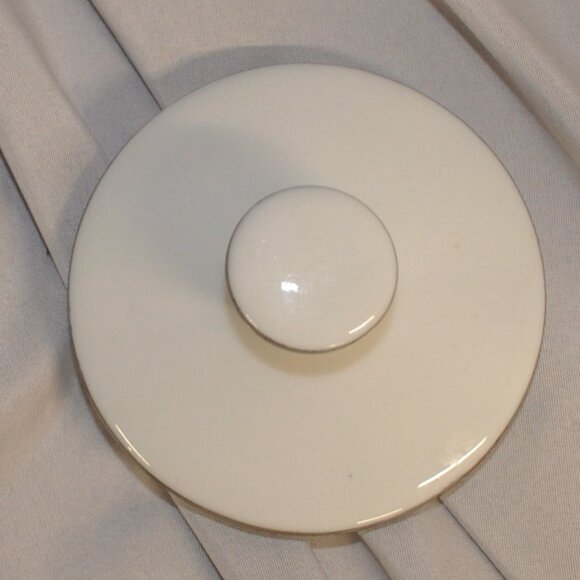 Silverie 12 oz vintage Iris sugar bowl with lid porcelain? (219w) - Picture 9 of 12